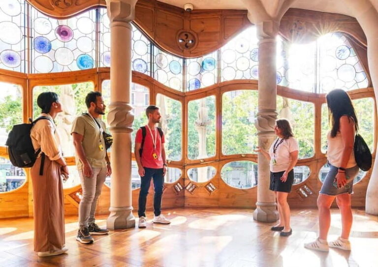 Barcelona: Casa Batlló Tour and Optional White Rabbit Museum - The Practical Side: What to Expect and Tips