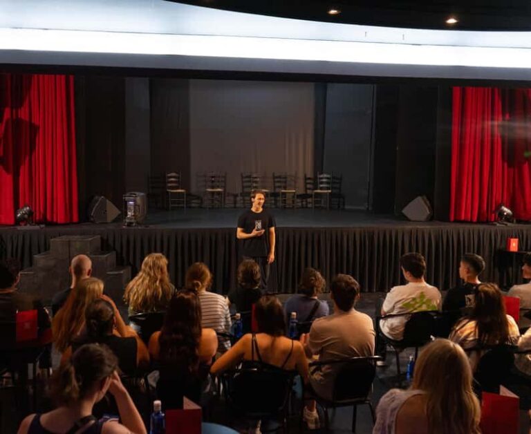 Barcelona: Flamenco Dance Class for Beginners at the Flamenco Theater - The Setting and Atmosphere