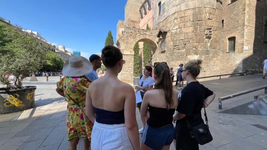 Barcelona Gothic Quarter: Roman Walls and Hidden Courtyards - Guide and Experience Quality