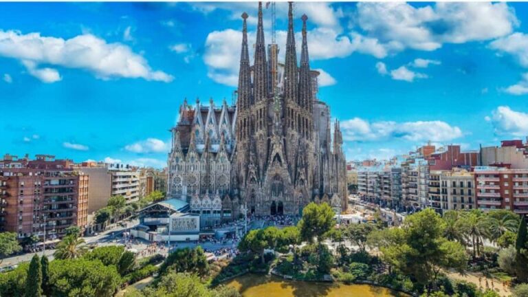 Barcelona: Guided visit of the Sagrada Familia - Good To Know