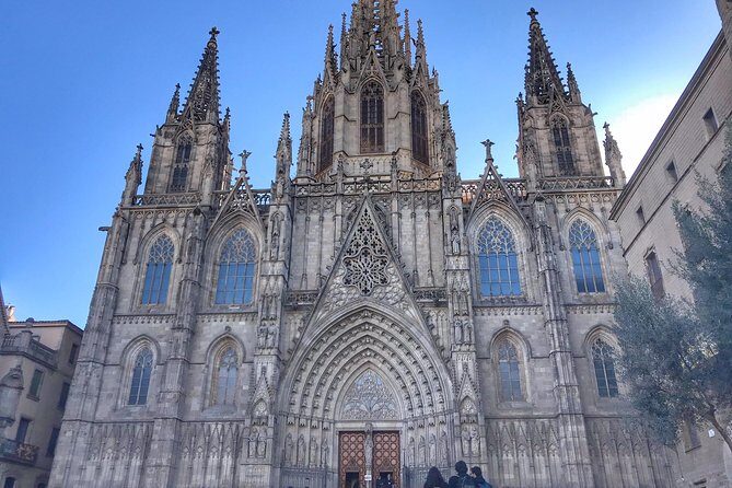 Barcelona Old City Tour for Kids and Families with Churros Stop - An In-Depth Look at the Experience