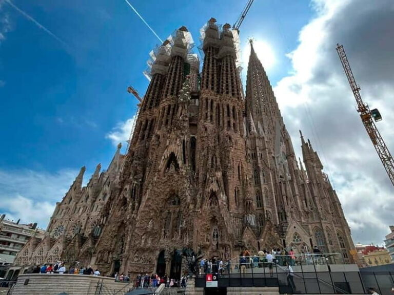 Barcelona: Private DAY TRIP Personalized City Tour - Detailed Breakdown of the Itinerary