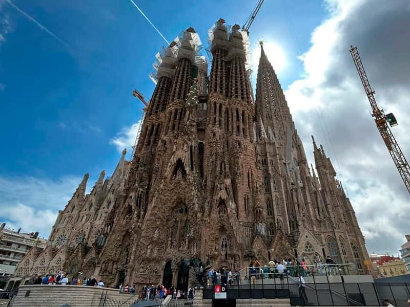 Barcelona: Private DAY TRIP Personalized City Tour - Detailed Breakdown of the Itinerary