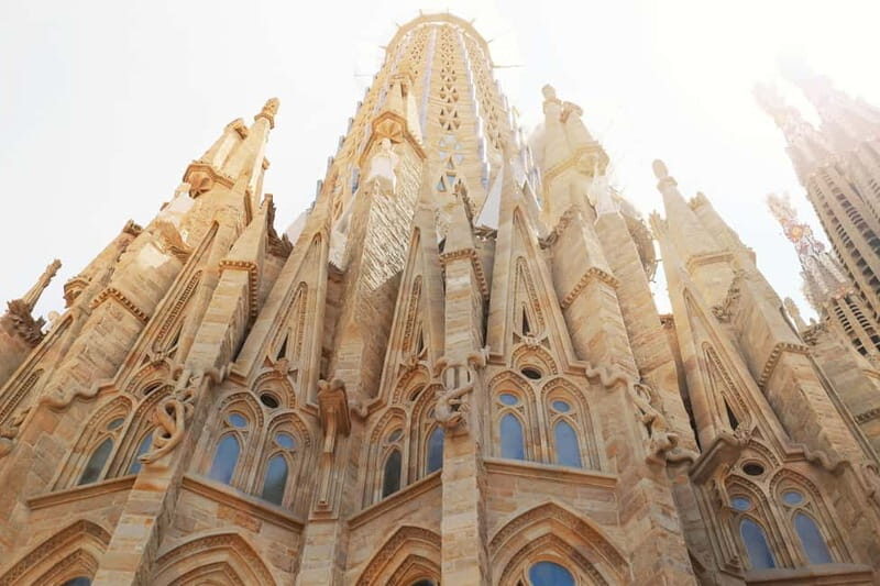 Barcelona: Sagrada Familia Guided Tour with Entry Ticket - How the Tour Unfolds: A Breakdown