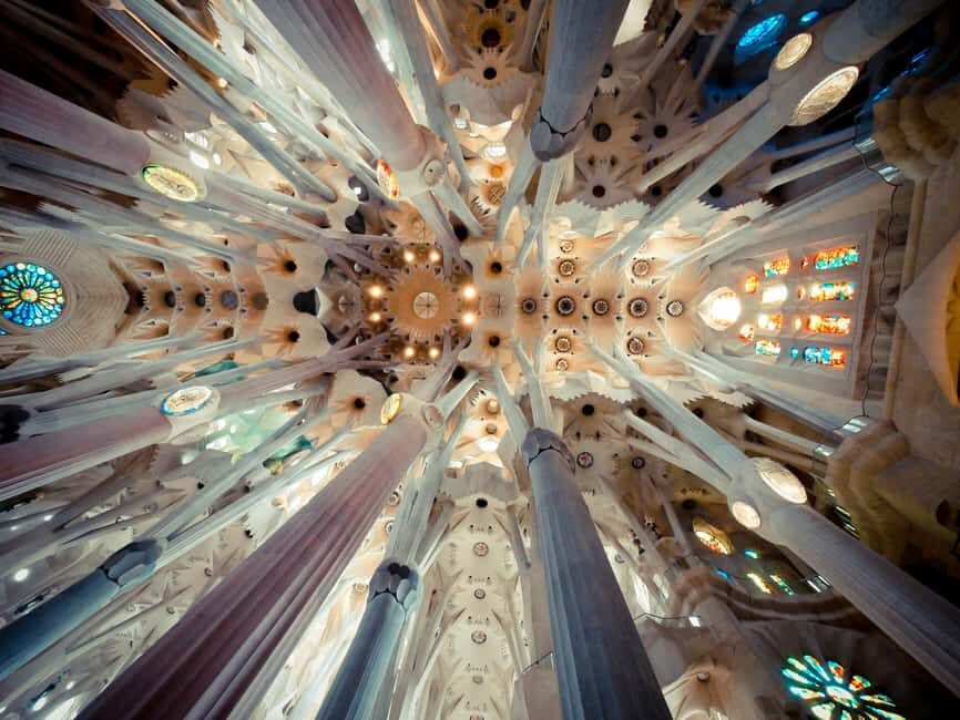 Barcelona: Sagrada Familia Guided Tour with Tickets - Detailed Breakdown of the Tour