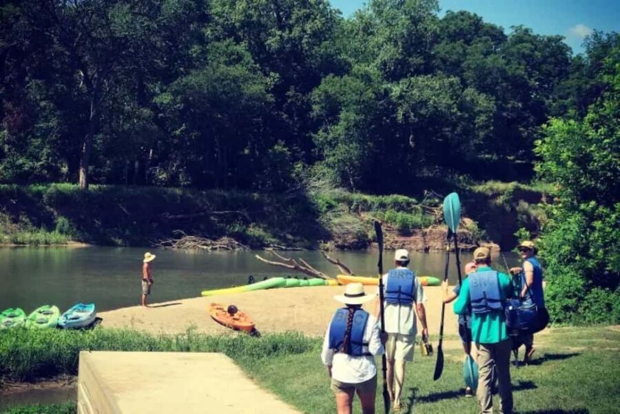 Bastrop: El Camino Real Paddle Trail Kayak and Canoe Rental - Equipment and Inclusions