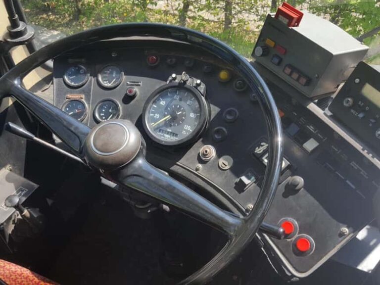 Bavarian Bus Tours Sightseeing Munich with free drinks - A Retro Ride Through Munich: What You Can Expect