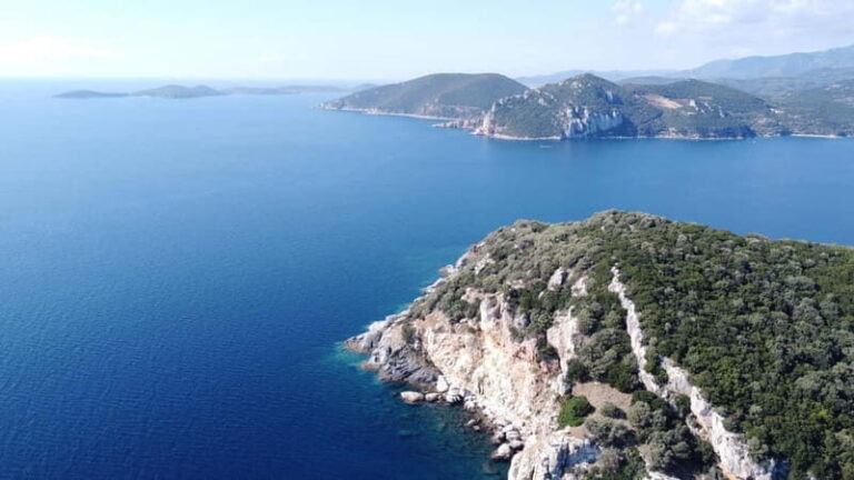 Become the Captain and Learn to Drive a Boat 4 hours - What Makes This Experience Stand Out