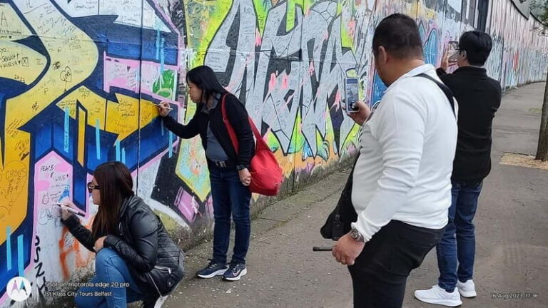 Belfast: Famous Black Taxi Tour - What to Expect from the Belfast Black Taxi Tour