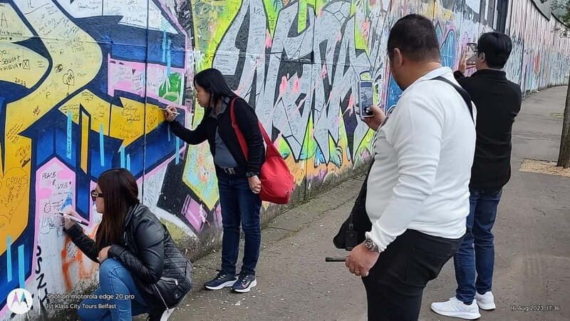 Belfast: Famous Black Taxi Tour - What to Expect from the Belfast Black Taxi Tour