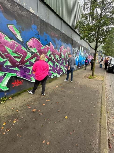 Belfast: Peacewall and Political History Black Taxi Cab Tour - The Sum Up
