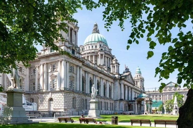 Belfast : Sightseeing Private Custom Tour with a Local Guide - Detailed Breakdown of the Tour Experience