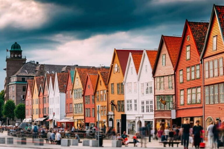 Bergen: Authentic Morning Walking Tour - A Closer Look at the Experience