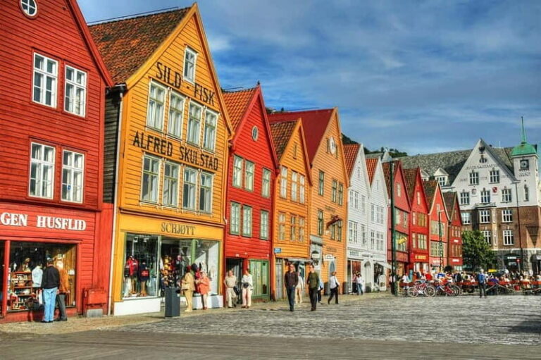 Bergen: Private Walking Tour With Local Guide - The Itinerary Breakdown
