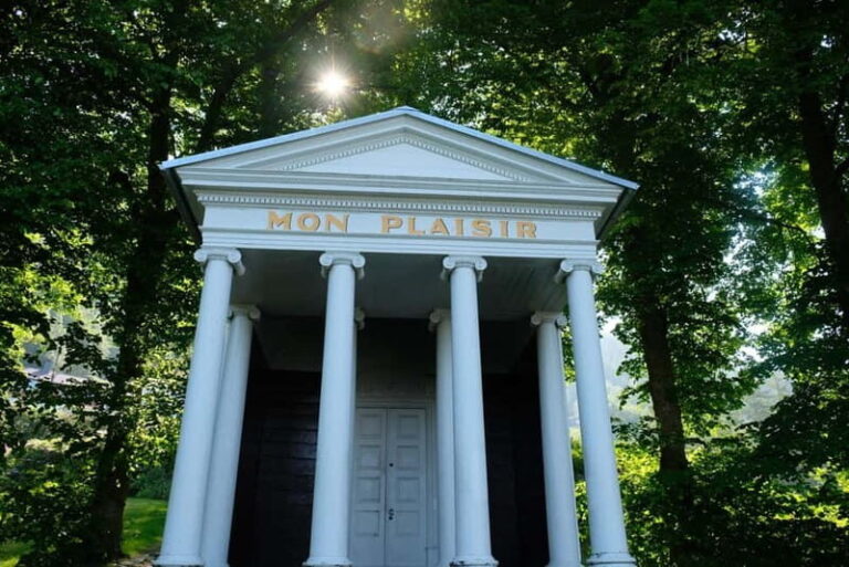 Bergen: Urban Mountain Hiking and History Tour - Exploring Bergen’s Historic Neighborhoods