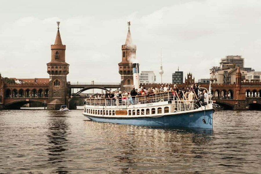 Berlin: Italo Disco Sunset Cruise on the Spree River - Scenic Views and the Sunset