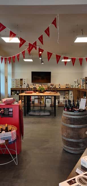 Berlin: Wine Tasting Session with Paired Snacks - Exploring the Grape Lineup