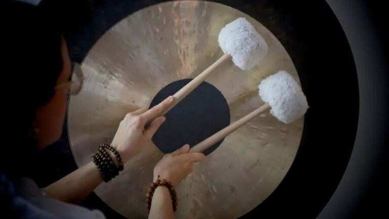 Besançon: Experience a timeless sound journey to the sound of Himalayan bowls. - An Authentic Sound Experience in the Heart of Besançon