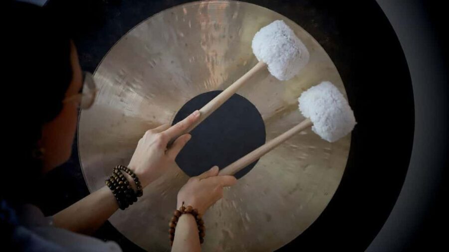 Besançon: Experience a timeless sound journey to the sound of Himalayan bowls. - An Authentic Sound Experience in the Heart of Besançon