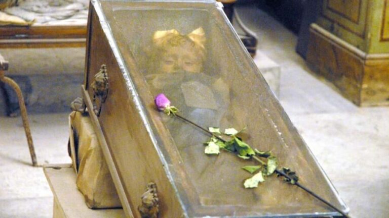 Beyond the veil: Catacombs and Cemeteries of Palermo - Who Will Love This Tour?