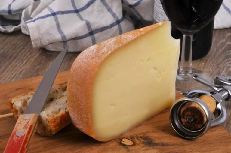 Biarritz: Culture and Food Walking Guided Tour - Why This Tour Works