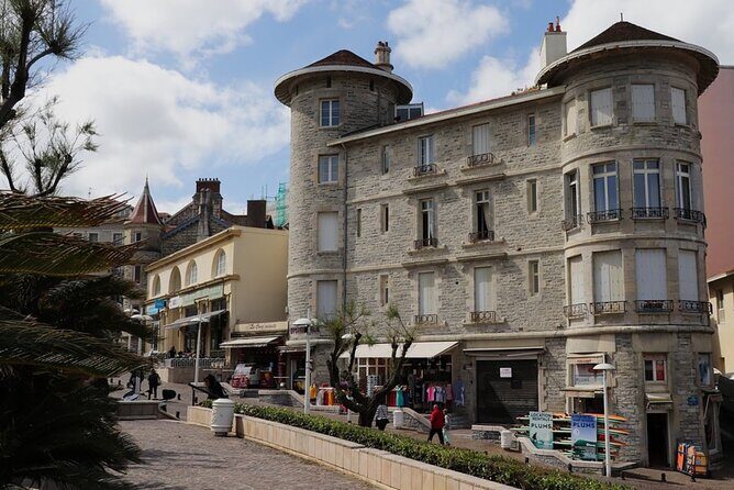 Biarritz Scavenger Hunt and Sights Self-Guided Tour - How the Tour Works: What to Expect
