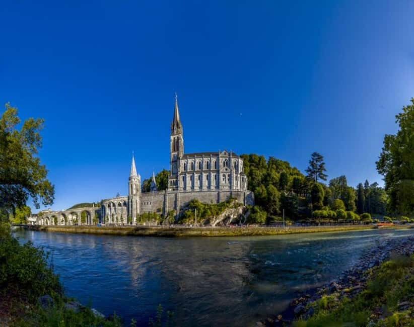 Biarritz: Visit to the Sanctuary of Lourdes in small group - An In-Depth Look at the Lourdes Small-Group Tour