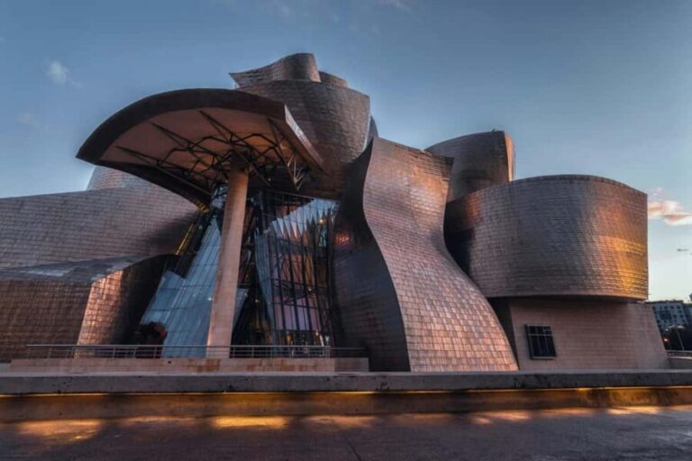 Bilbao: Historical Walking Tour and Highlights - The Guggenheim Museum and Its Surroundings