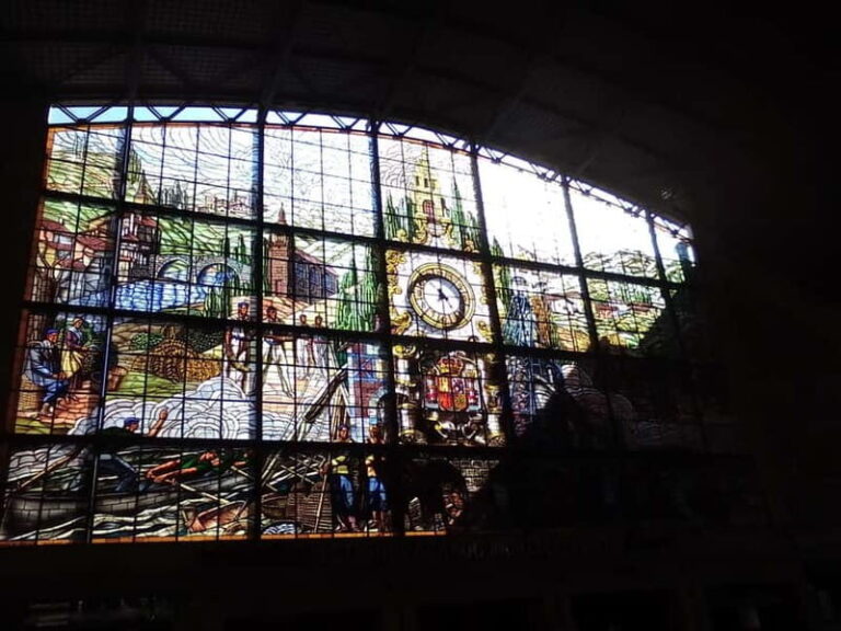 Bilbao: I am a guide who shows the history of the town of Bilbao. - Practical Details and Experience Value