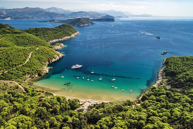 Blue & Green Cave Tour with Elaphite Island Stop from Dubrovnik - The Experience of the Skippers and the Boat