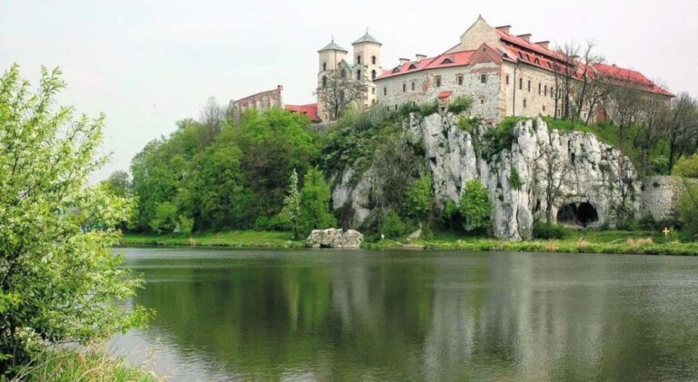 Boat trip to Tyniec: Benedictine abbey and gourmet break - An In-Depth Look at the Boat Trip to Tyniec