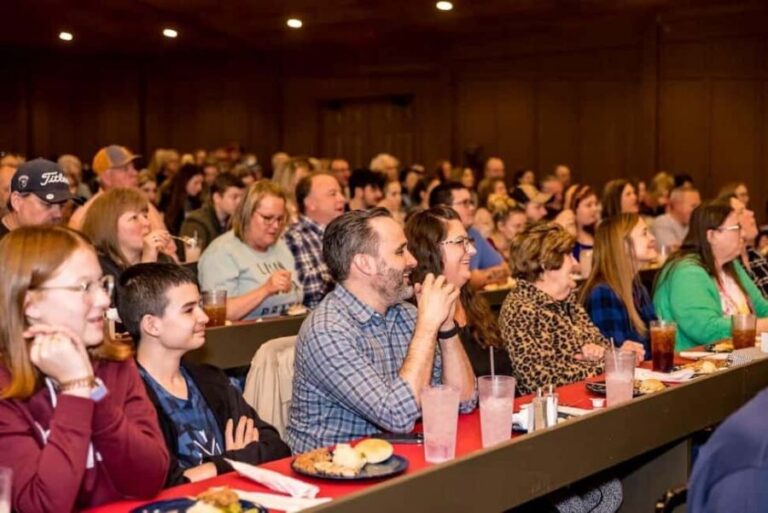 Branson: Whodunnit Hoedown Murder Mystery Dinner Show - The Dinner: Comfort Food with a Regional Touch