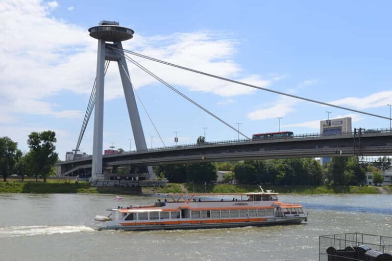 Bratislava: Panorama Cruise with Unlimited Prosecco - Who should consider this cruise?