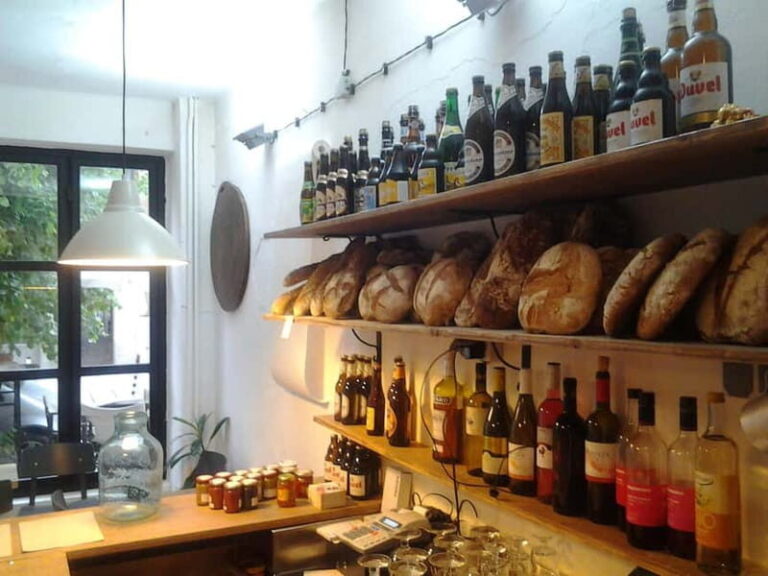 Breakfast and Sights - Detailed Breakdown of the Itinerary