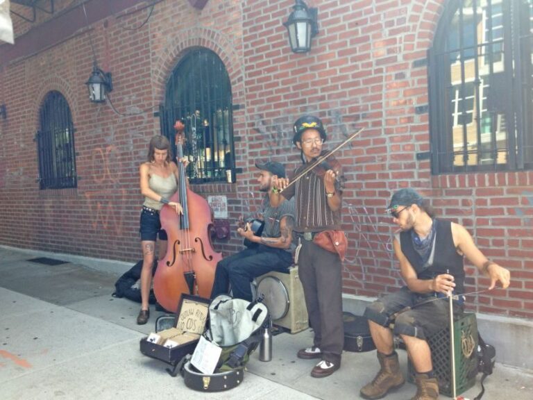 Brooklyn: 2-Hour Best of Brooklyn Walking Tour -Williamsburg - The Guide and Tour Logistics