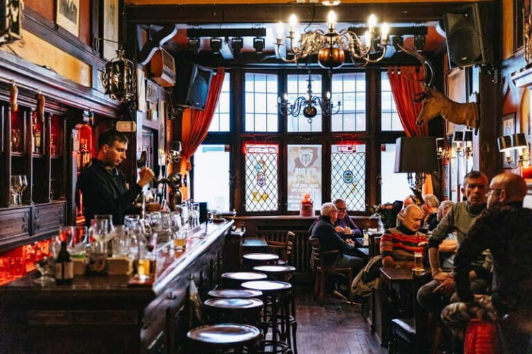 Brussels: Beer Tasting Tour with 7 Beers and Snacks - Why This Tour Works for Different Travelers