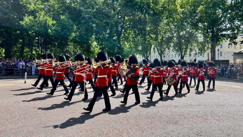 Buckingham Palace, Changing of the Guard Walking Tour - An In-Depth Look at the Tour Experience