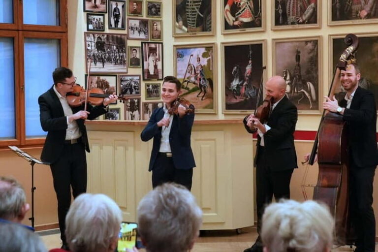 Budapest: Live Folklore Show in the Castle District - Who This Experience Suits Best