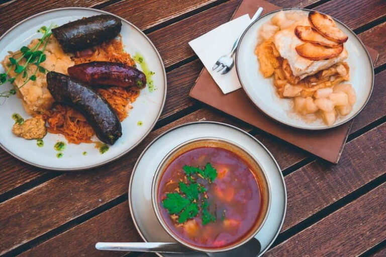 Budapest Market and Food Tasting Tour with a Local Guide - A Close Look at the Tour Itself