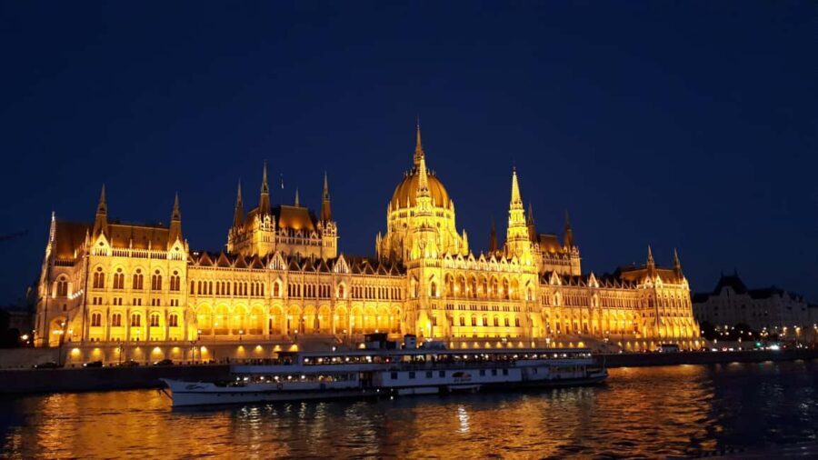 Budapest: Private Customizable Guided Tour - Highlights and Themes
