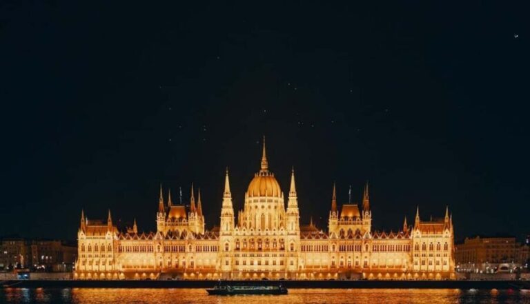 Budapest: Private Retro Minibus Night Lights Tour - Who Will Love This Tour?