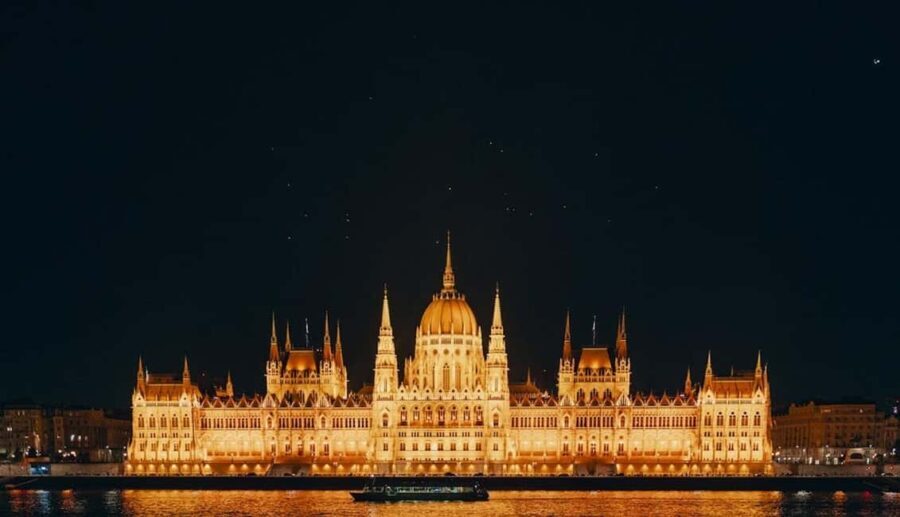 Budapest: Private Retro Minibus Night Lights Tour - Who Will Love This Tour?