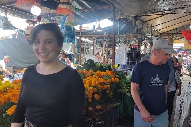 Build a Day of the Dead and Shopping Offering on the market. - Analyzing the Value of This Tour