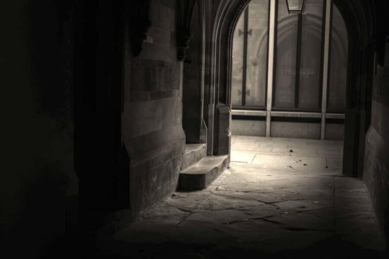 Cambridge: Alumni-led Ghost Tour - The Experience in Detail