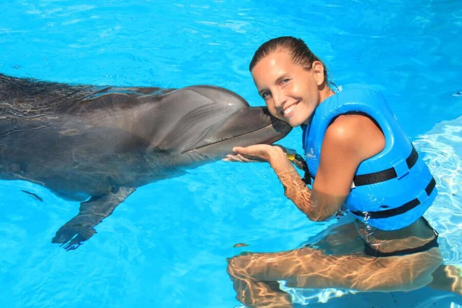 Cancun: Interactive Aquarium Ticket and Swim with Dolphins - Who Should Book This Tour?