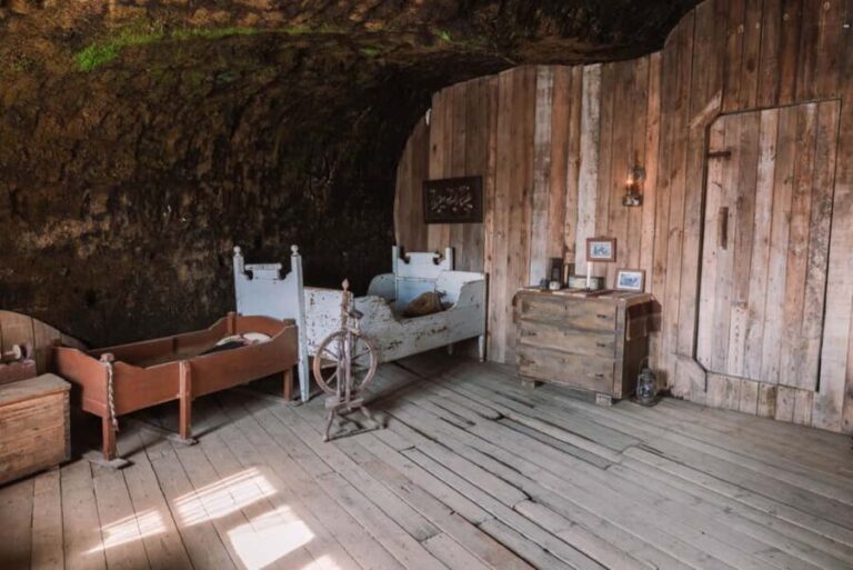 Caves of Laugarvatn Standard Tour - In-Depth Look at the Laugarvatn Caves Tour