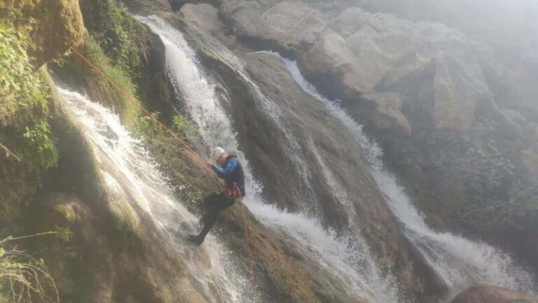 Cazorla: Beginners' Canyoning - Canyoning Experience. - What to Expect During Your Canyoning Tour