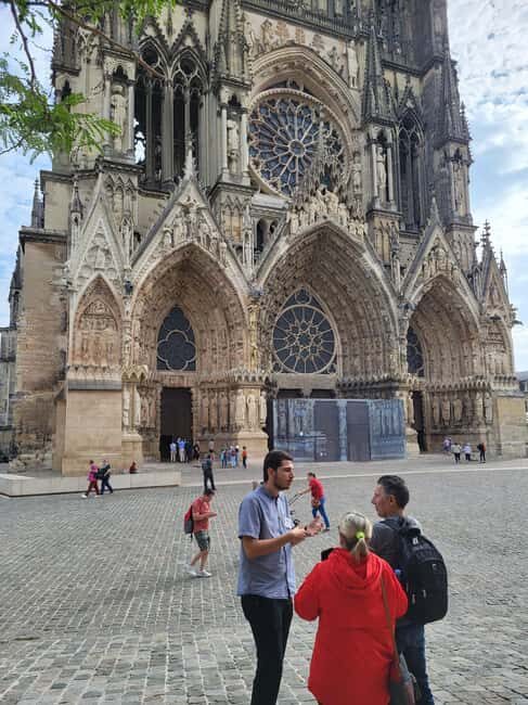 Champagne Private Tour -Reims from Paris in a minivan - What to Expect from the Logistics