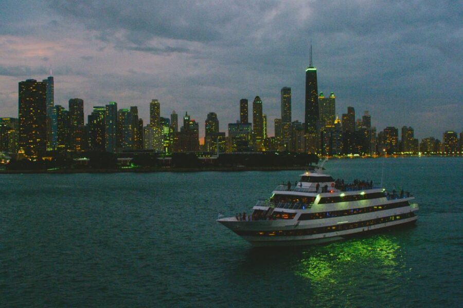 Chicago: Christmas Eve Lake Michigan Gourmet Dinner Cruise - Authentic Guest Perspectives  