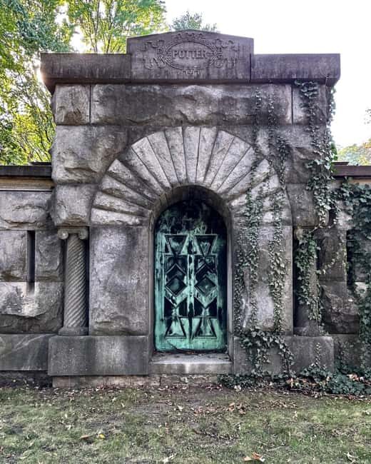 Chicago: Graceland Cemetery Guided Walking Tour - Exploring the Experience in Detail